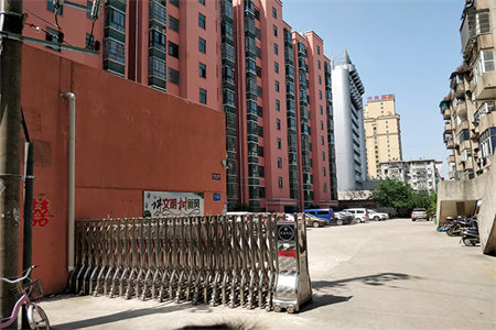 住家户精装带产权车位，随时看房，房东急售